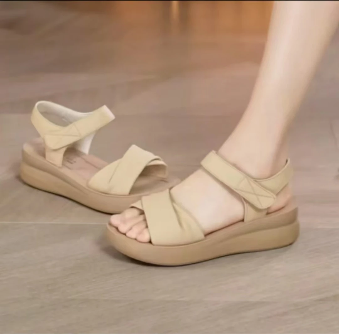 软底凉鞋女2025夏季新款妈妈凉鞋平底软面轻便防滑女士凉鞋沙滩鞋