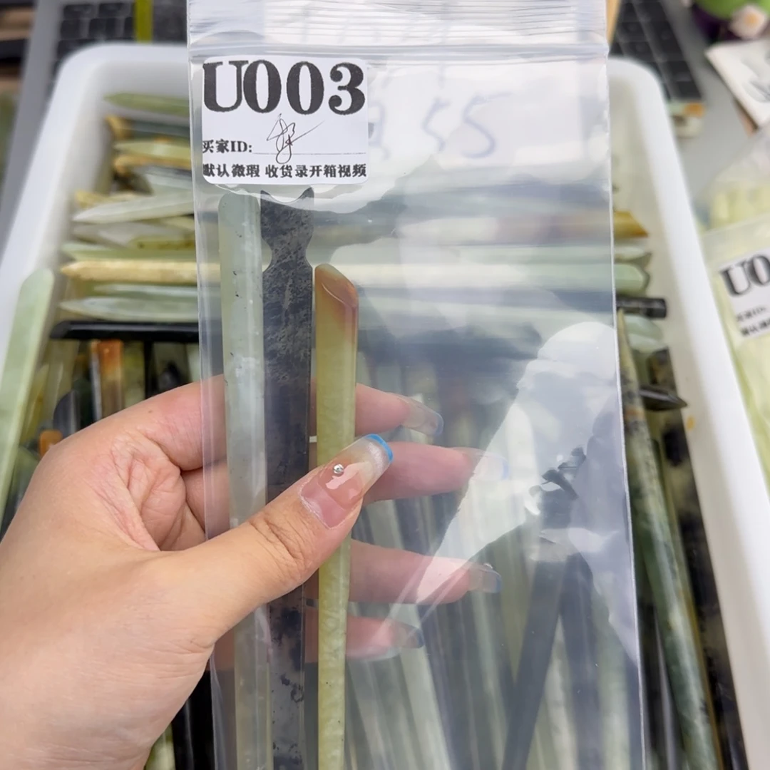 梨****蛇纹石玉合金发饰