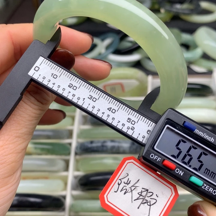 蛇纹石玉未镶嵌手镯27