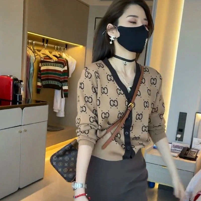 新款V领提花短款常规毛针织衫宽松上衣女装气质显瘦长袖毛衣开衫