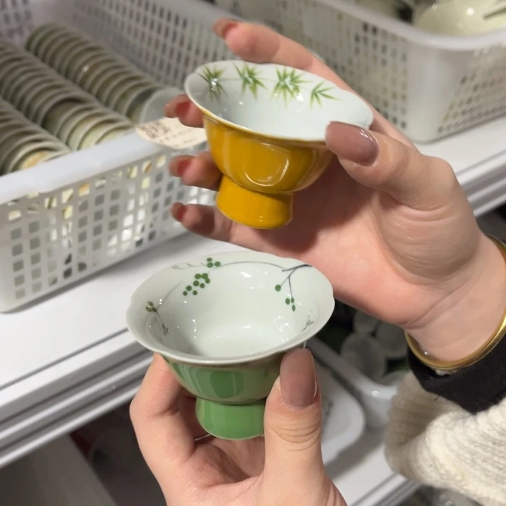 两只杯杯哈哈哈哈哈哈哈