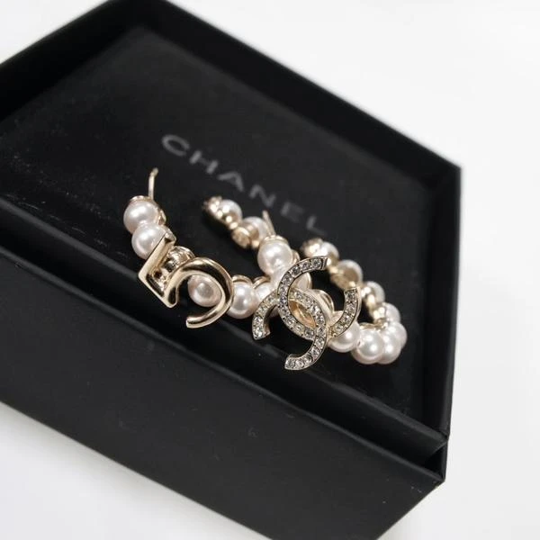 Chanel 闪钻双C5字珍珠耳钉