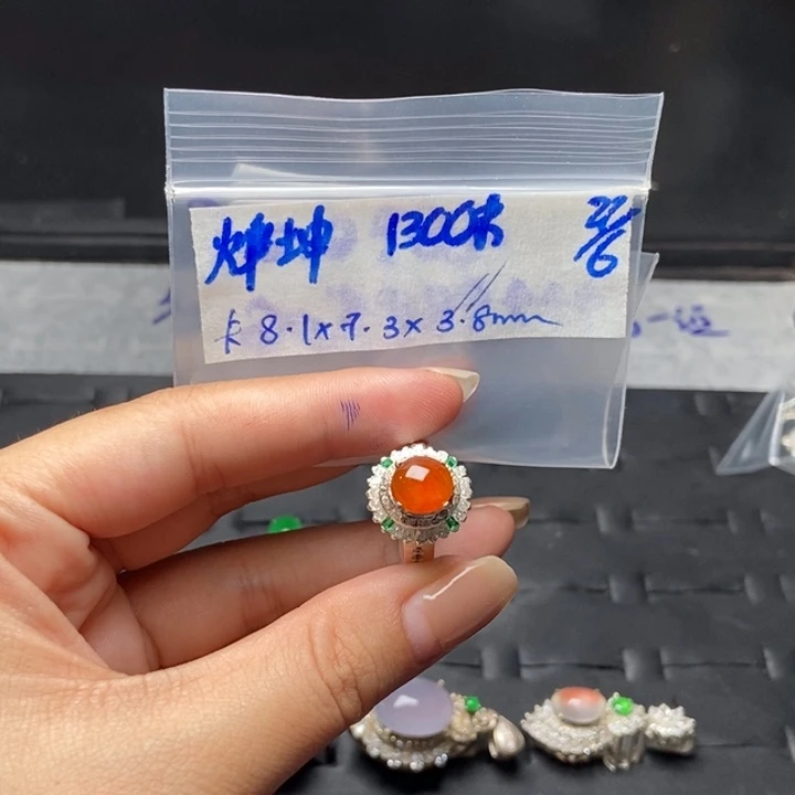 翡翠挂件未镶嵌戒面