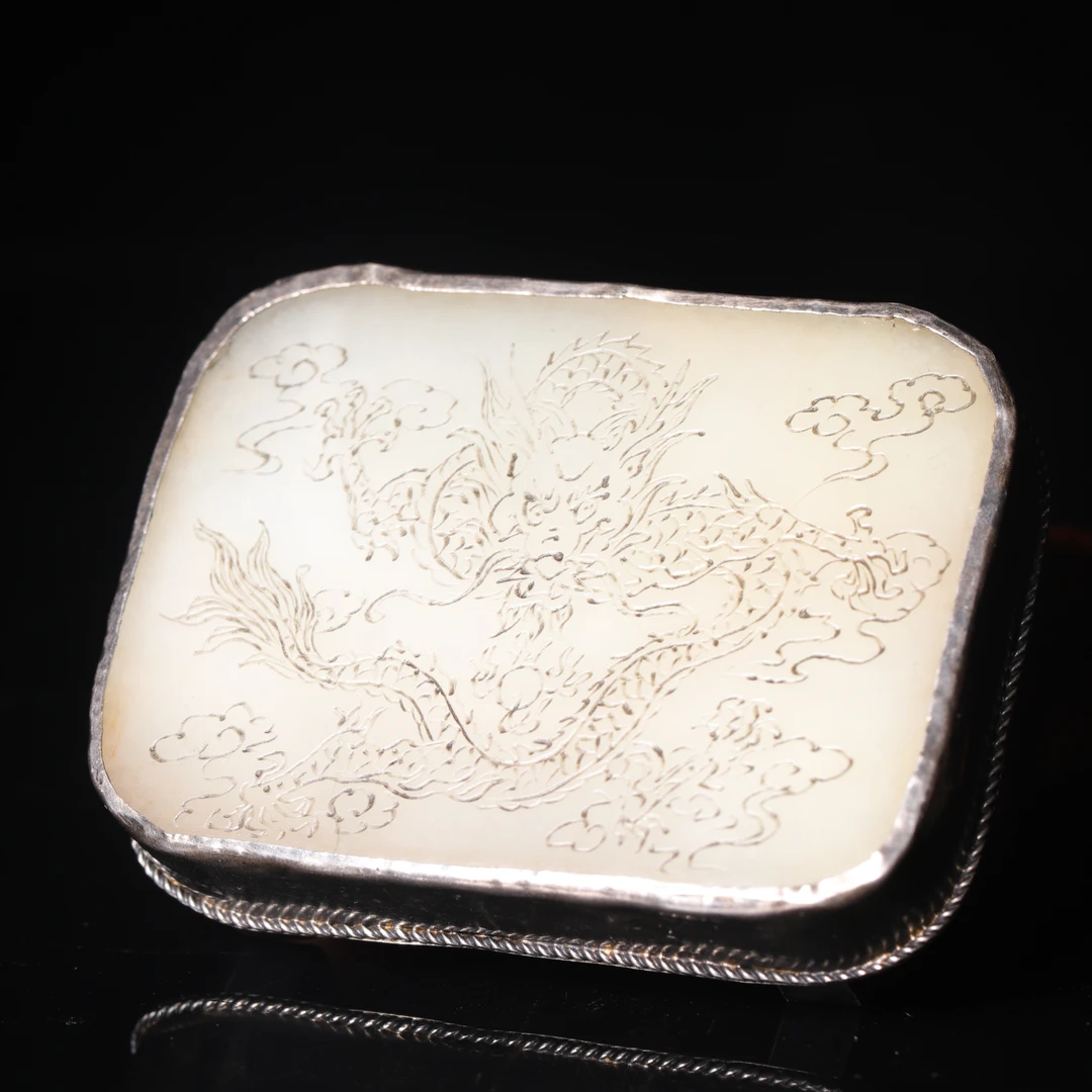 清代和田玉龙纹带穿-LM