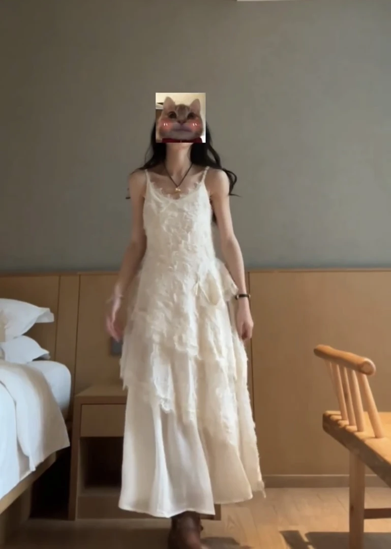 月光露易丝 法式白色流苏吊带连衣裙女2025夏季甜美初恋仙女长裙