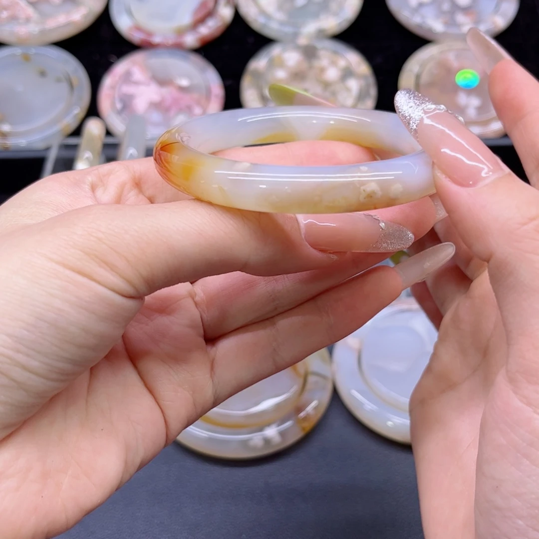 玛瑙/玉髓手镯未镶嵌56