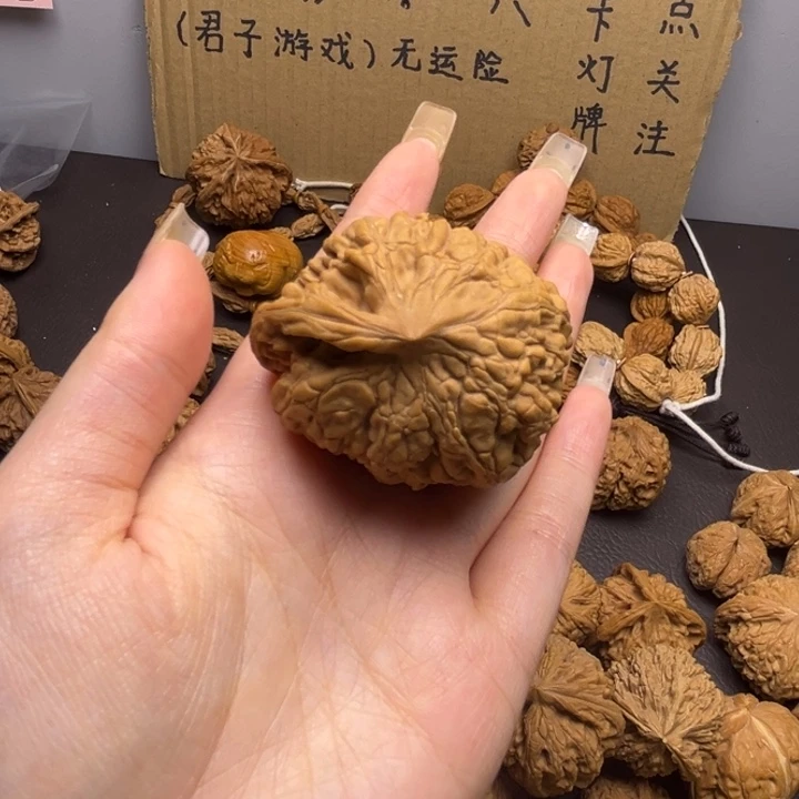 小***豆吊坠桃核蛇头单只异型有瑕