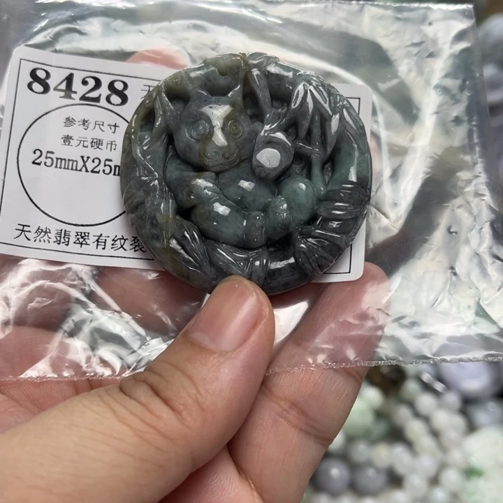 翡翠未镶嵌颈饰8428