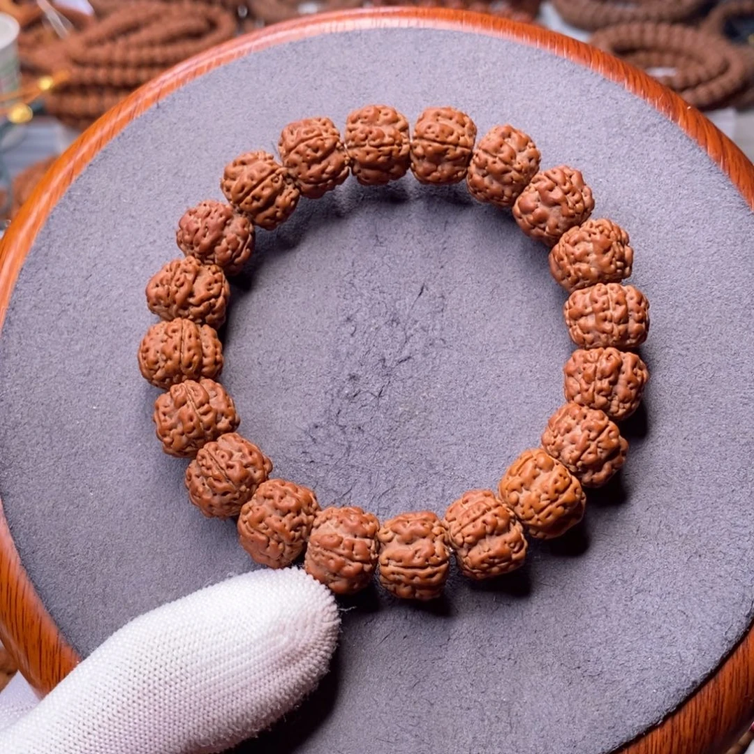 手串金刚菩提五瓣方墩梅花，尺寸15.5