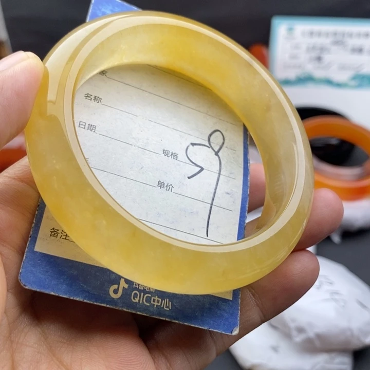 未镶嵌手镯石英质玉