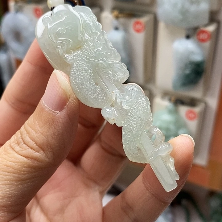 沉***浮翡翠未镶嵌颈饰每天