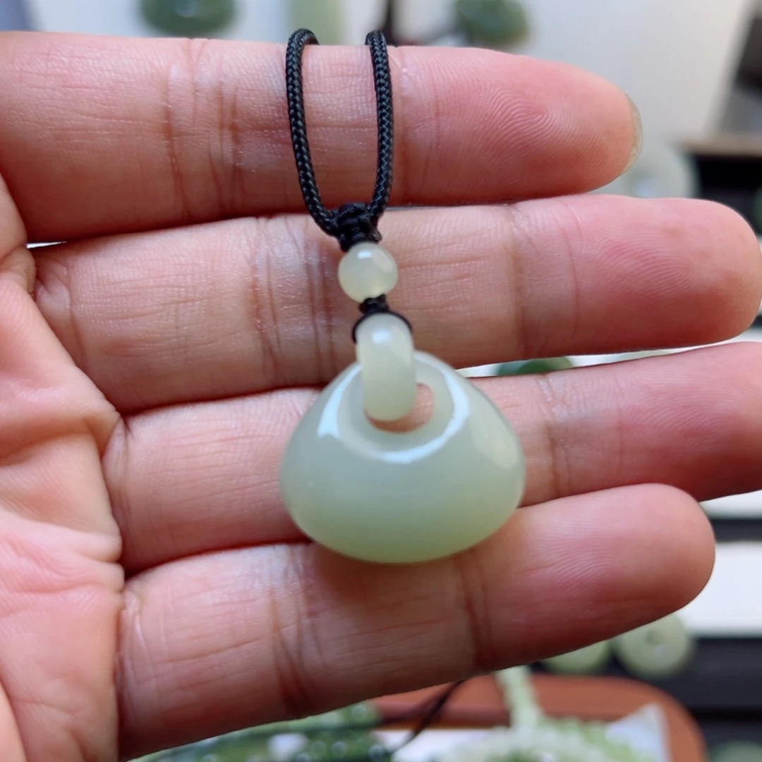 吊坠(赠链)未镶嵌和田玉666