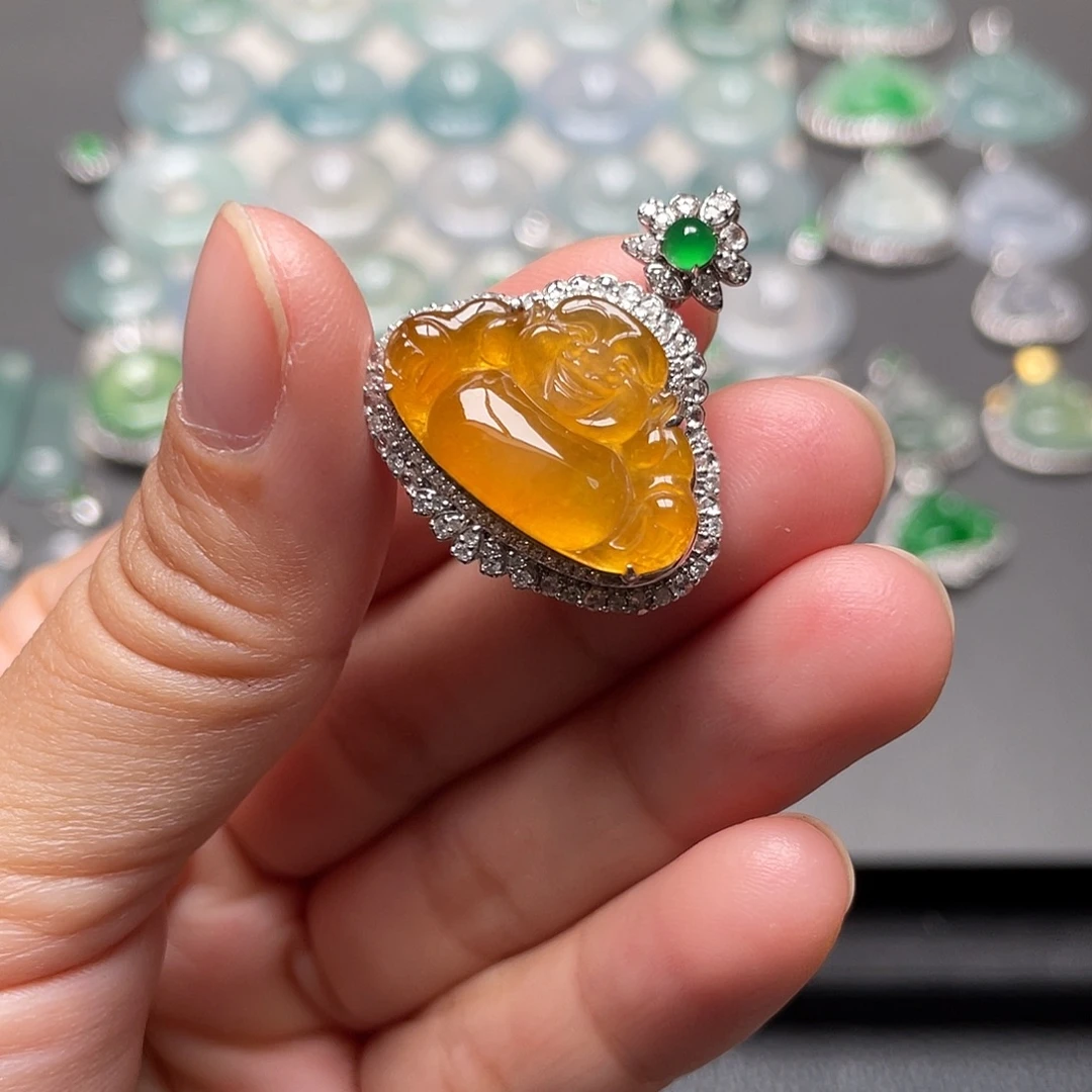 翡翠18K金镶嵌颈饰佛公