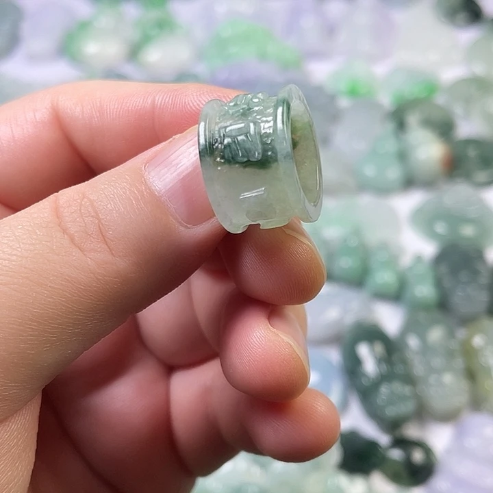 翡翠未镶嵌颈饰跑环