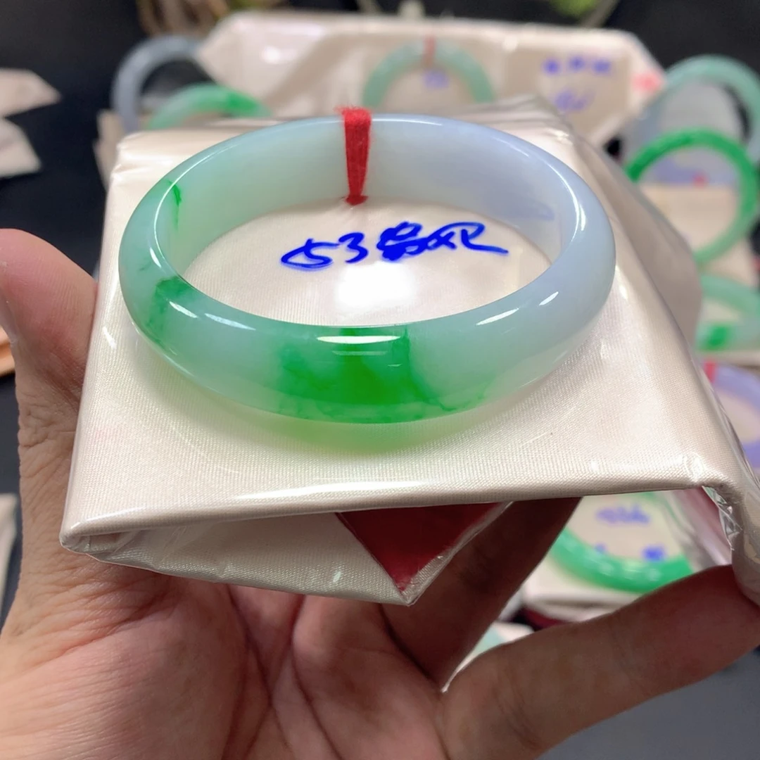 未镶嵌手镯（贵妃镯）翡翠翡翠