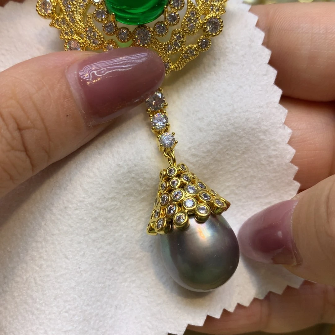 未镶嵌胸饰海水珍珠