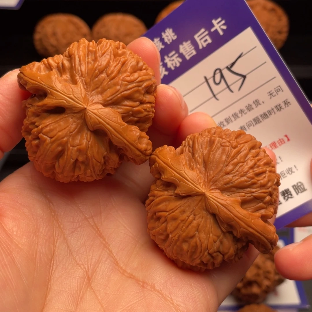 文玩核桃把件粗棱白狮子46尺