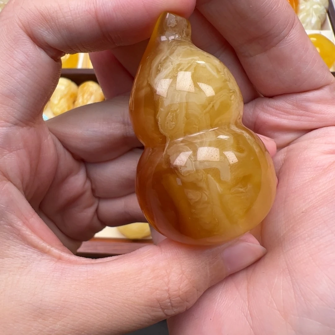 ****噔未镶嵌琥珀裸石蜜蜡