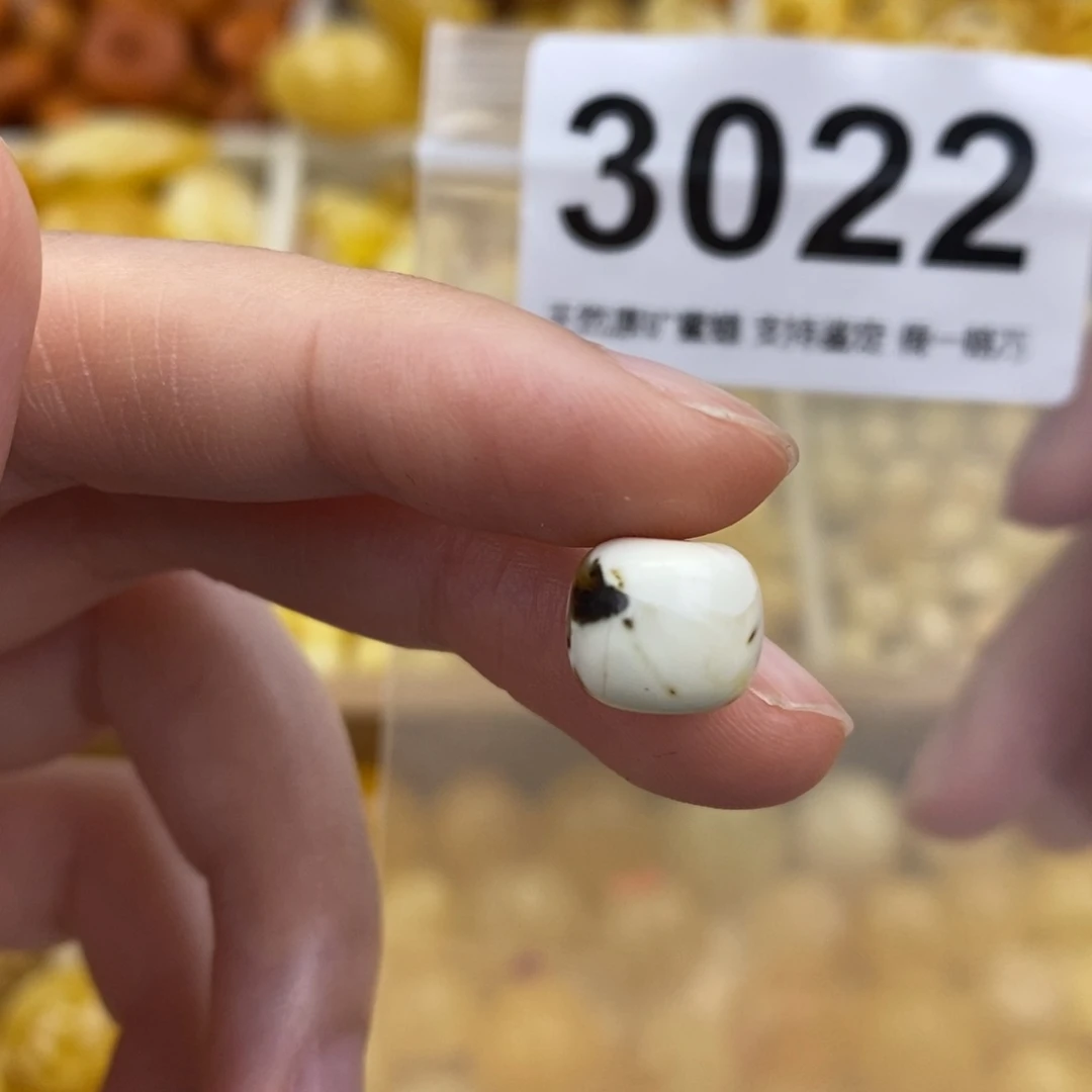 未镶嵌琥珀珠宝奇石10