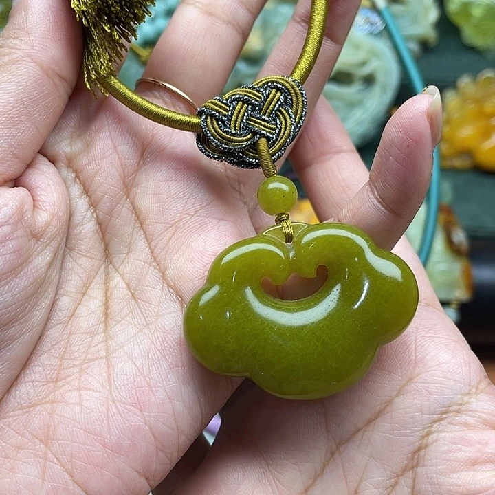 蛇纹石玉吊坠未镶嵌