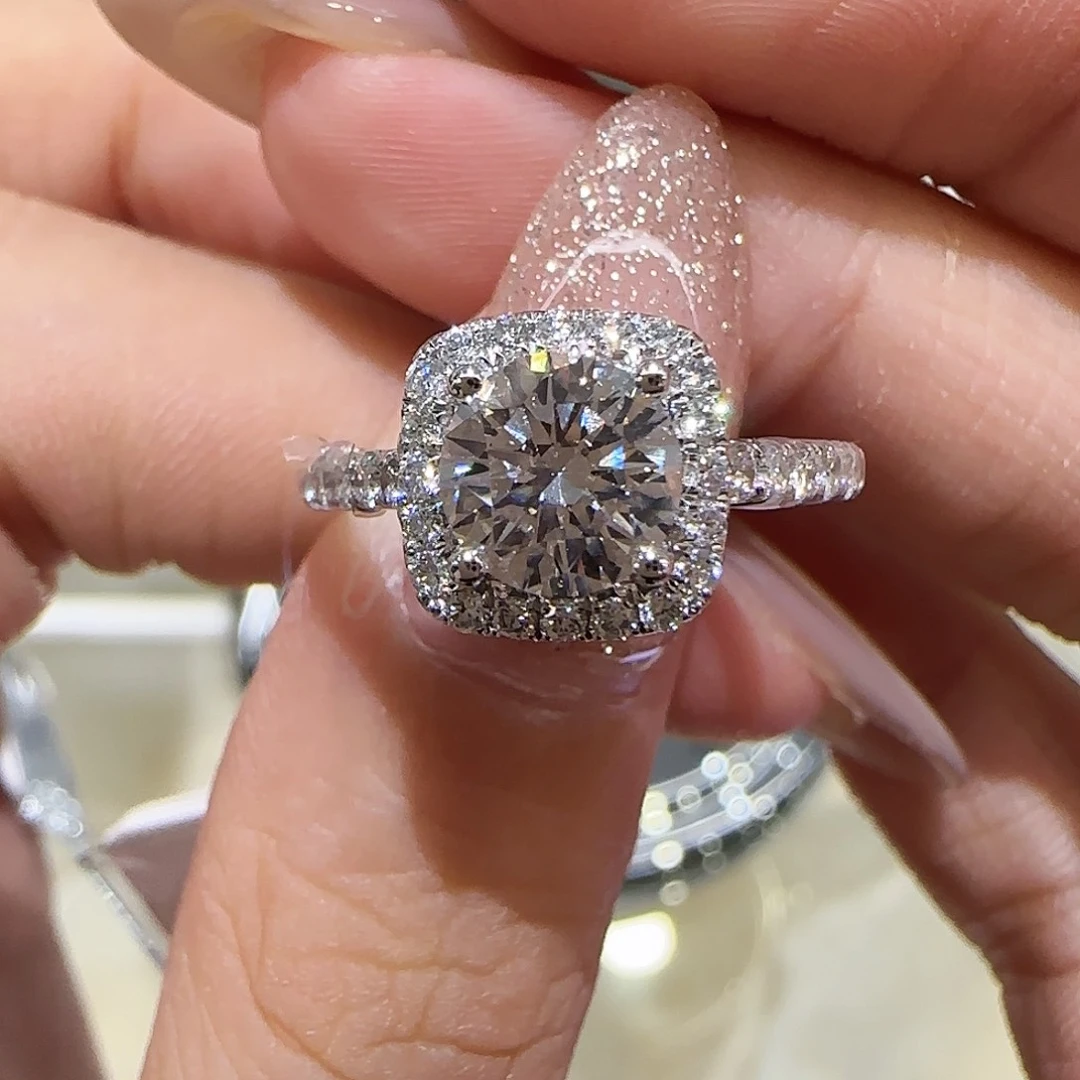 18K金镶嵌实验室培育钻石方包圆1卡