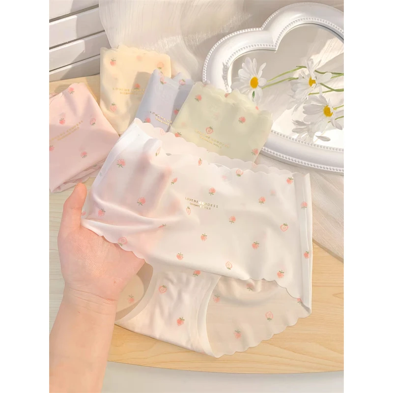 2025新款草莓少女冰丝内裤女波浪边一片式无痕透气底裆中腰三角裤