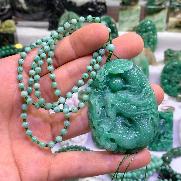 左***边独山玉未镶嵌颈饰