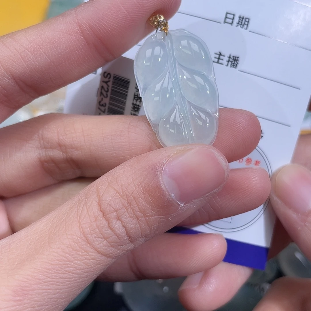 翡翠18K金镶嵌颈饰叶子