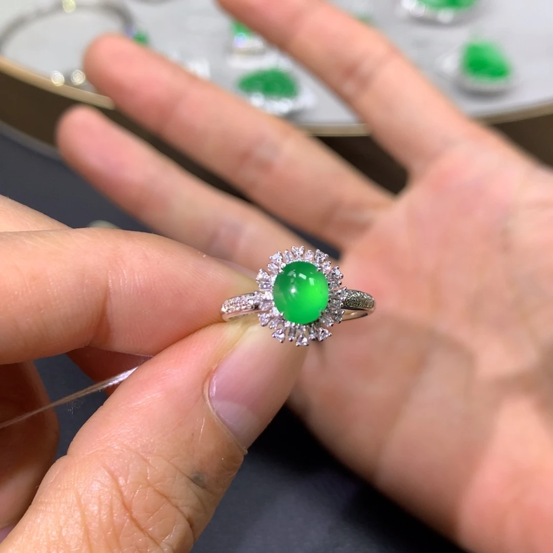 翡翠戒指18K金镶嵌翡翠