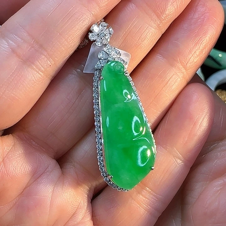 翡翠颈饰18K金镶嵌福豆