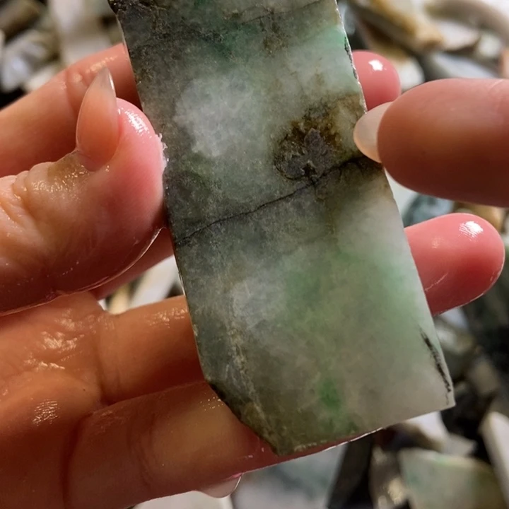 翡翠颈饰未镶嵌天然翡翠