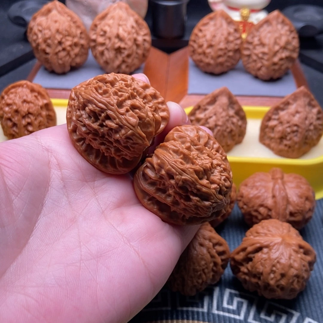 B***洋文玩核桃吊坠三角白