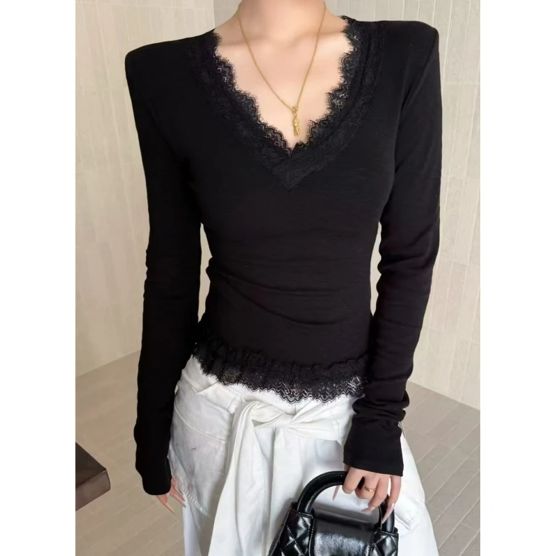 2025秋冬加绒新款蕾丝花边拼接V领长袖T恤修身显瘦纯欲百搭女上衣