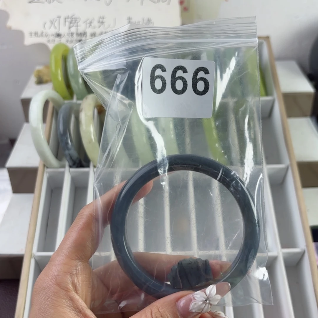 蛇纹石玉未镶嵌手镯S****琳