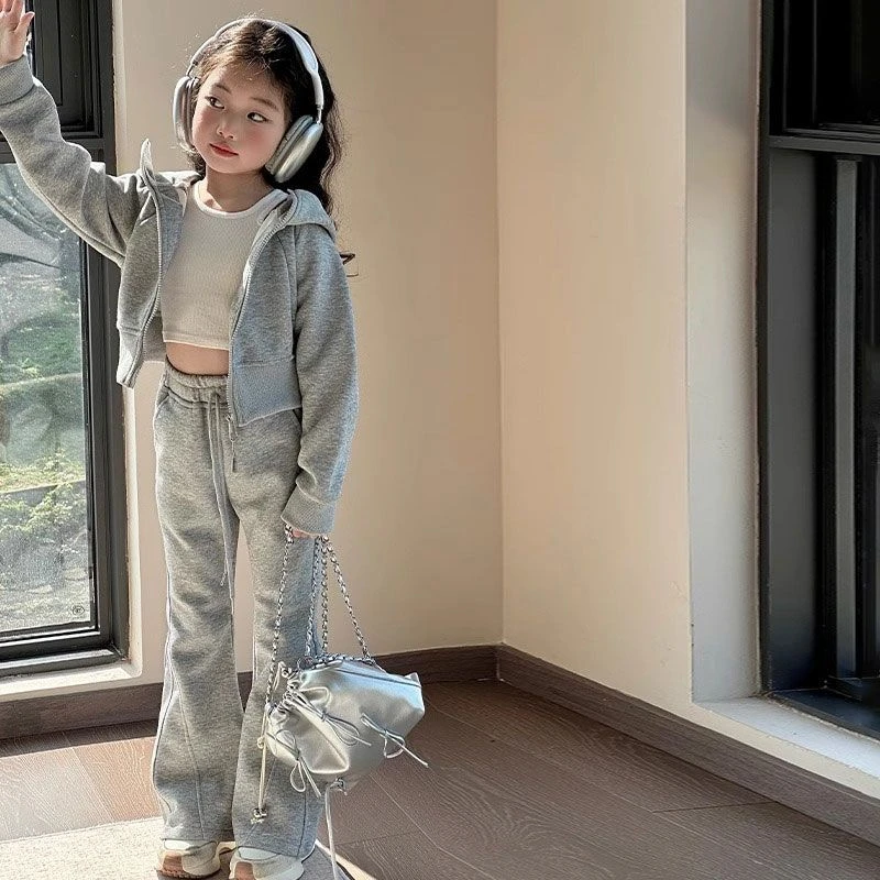 女童春秋套装2025新款女孩童装连帽外套微喇长裤休闲百搭三件套潮
