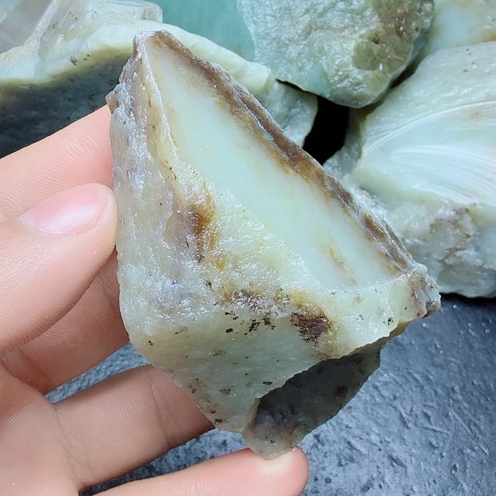 和田玉（糖玉）未镶嵌珠宝奇石