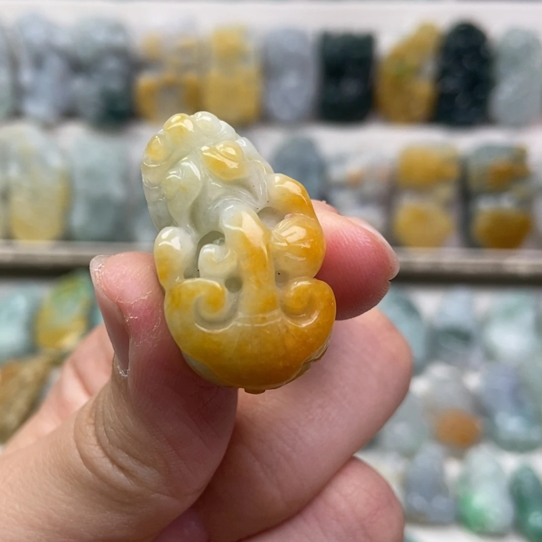 翡翠吊坠(赠链)未镶嵌