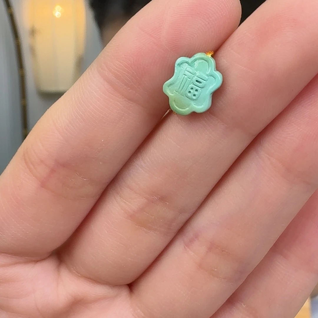 绿松石未镶嵌挂件