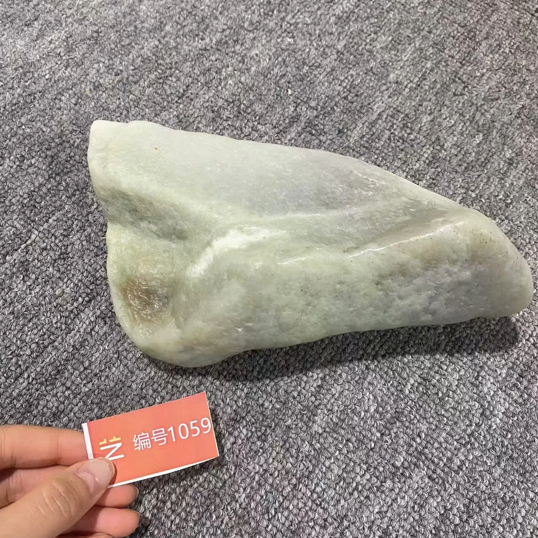 新疆玉料原石发一件编号1059