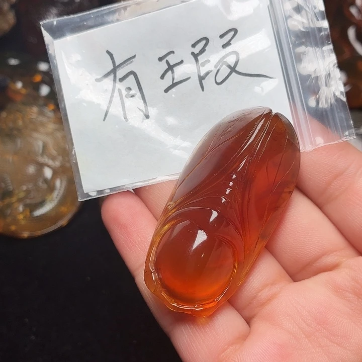 琥珀未镶嵌裸石知了70