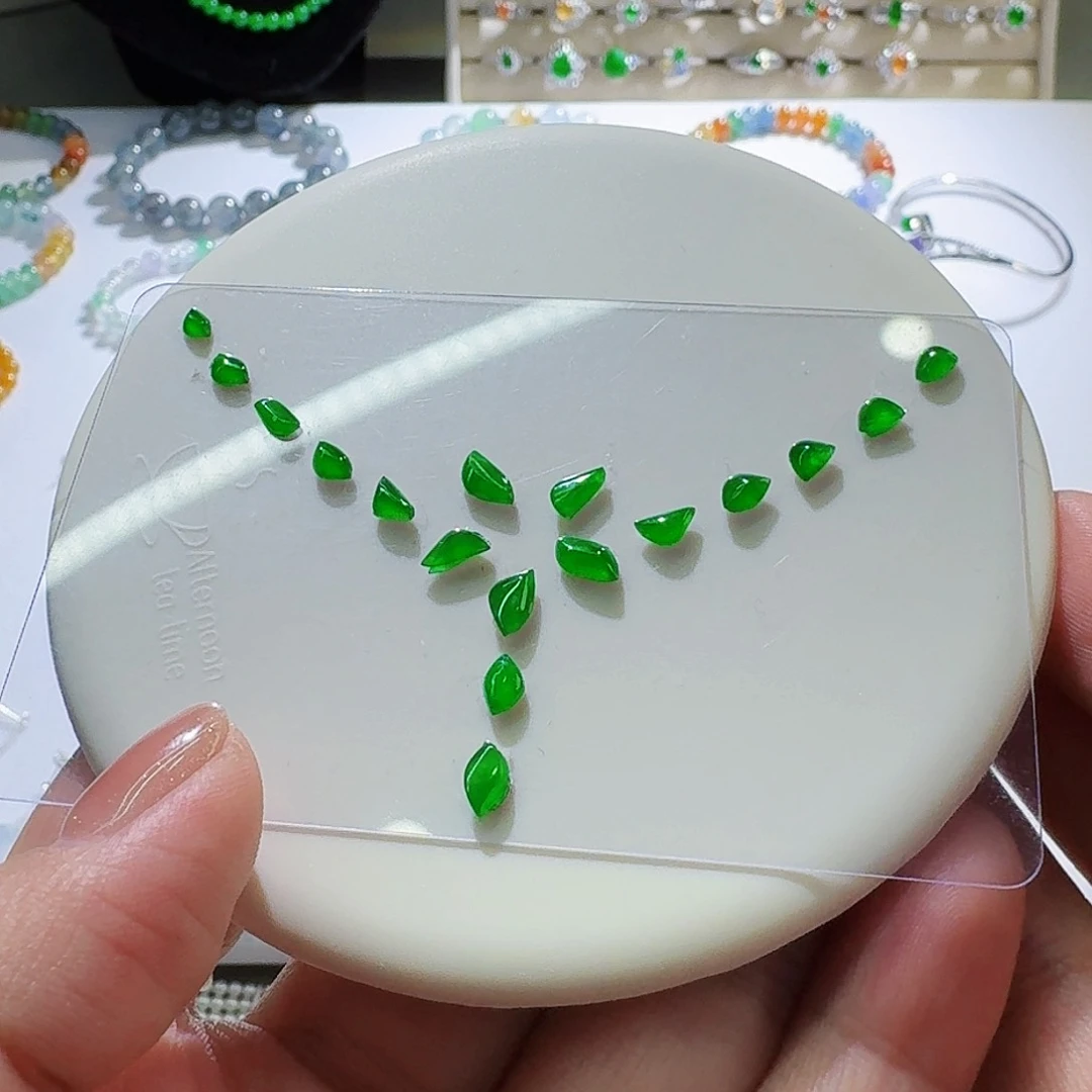 翡翠颈饰未镶嵌裸石