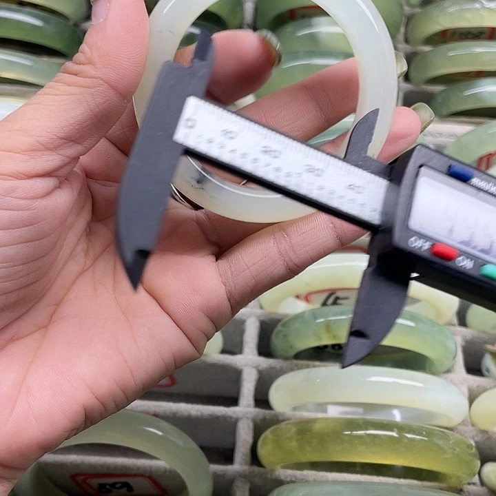 蛇纹石玉未镶嵌手镯57