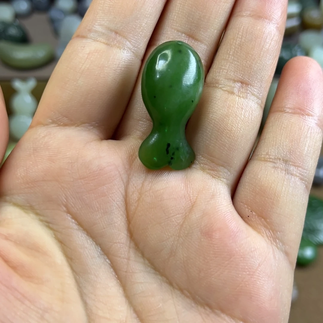 王***丫和田玉未镶嵌颈饰