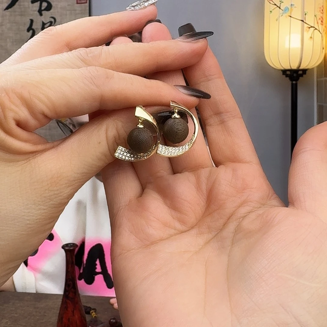 沉香沉香碎屑文莱耳饰