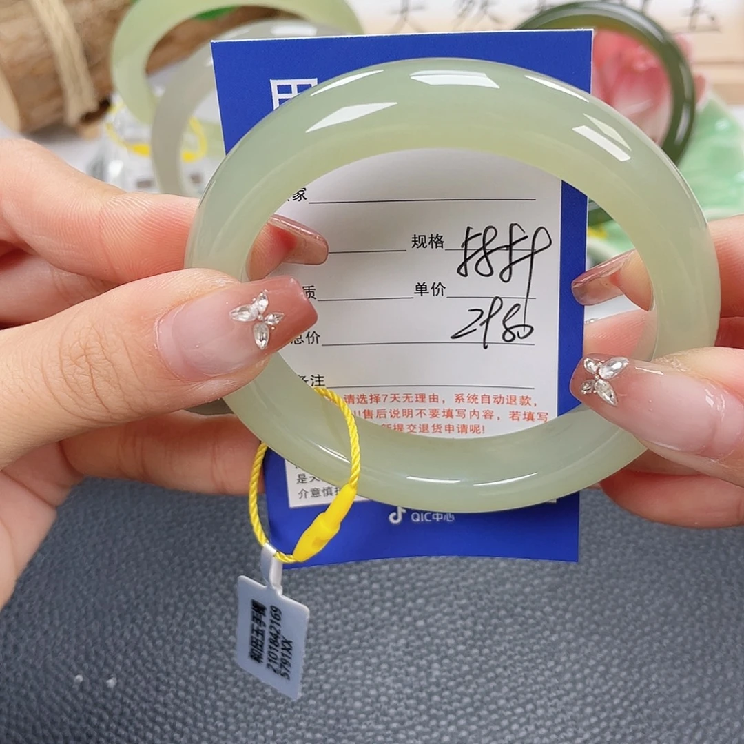 和田玉未镶嵌手镯