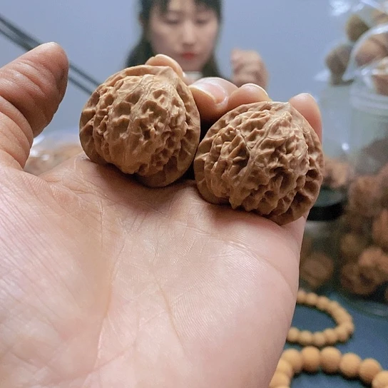 【闪购商品】把件文玩核桃36宫灯水尖黄