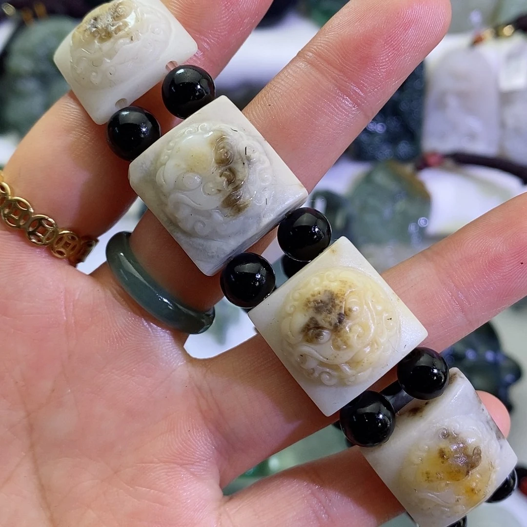 和田玉（糖玉）颈饰足铂镶嵌