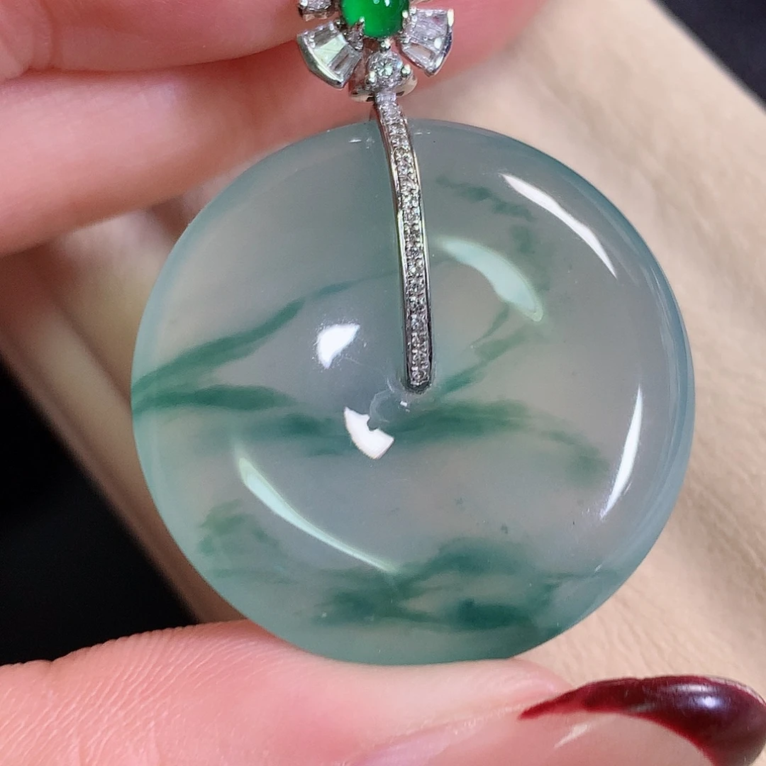 翡翠18K金镶嵌颈饰扣子