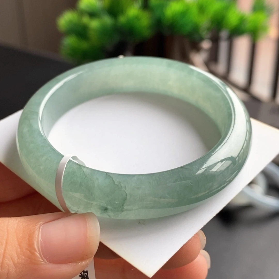 翡翠手镯未镶嵌64号有色线