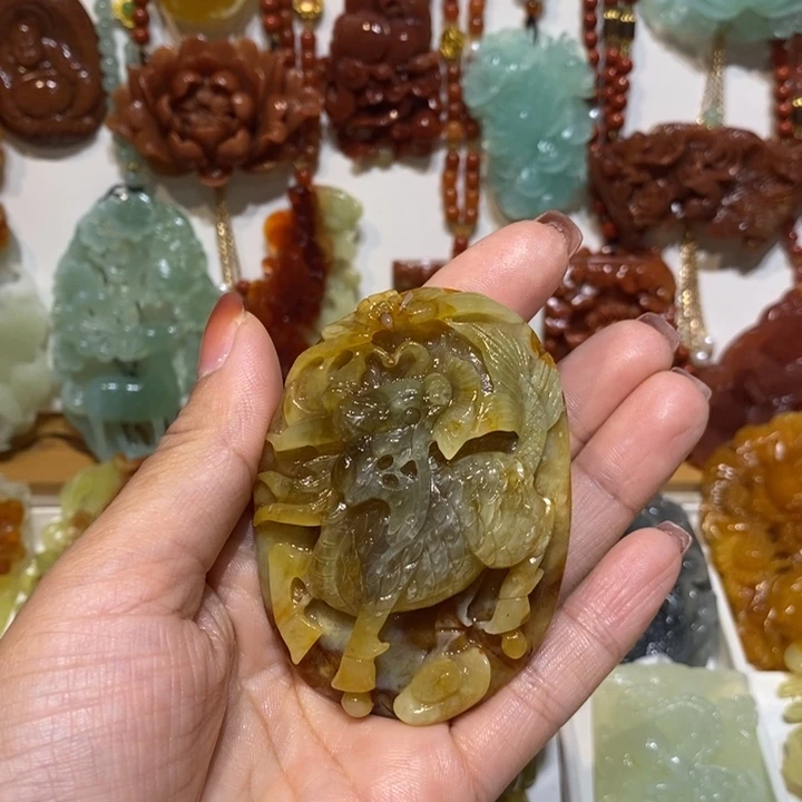 高***花未镶嵌蛇纹石玉颈饰